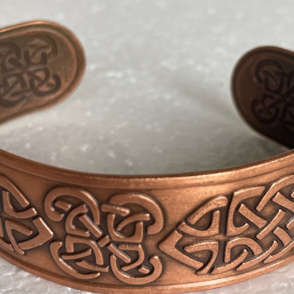 Lot of 2 Vintage Copper Bracelets-1 Thunderbird Cuff & 1 Irish Celtic Knot Cuff - Picture 4 of 5